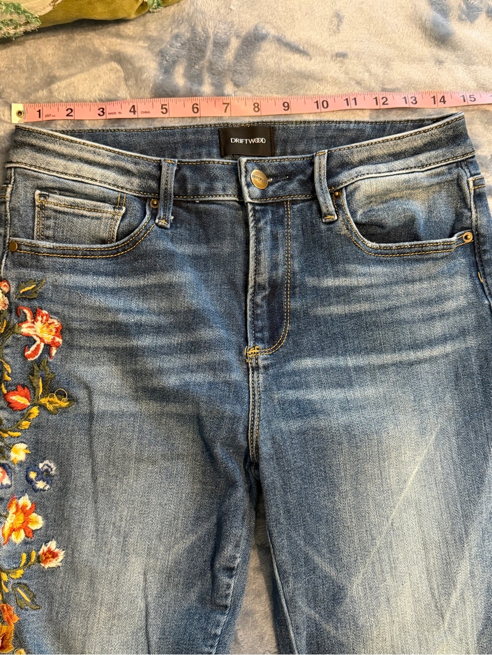 Driftwood Kelly Embroidered Floral Jeans Size 28 Bootcut Boho Stretch - Picture 9 of 14